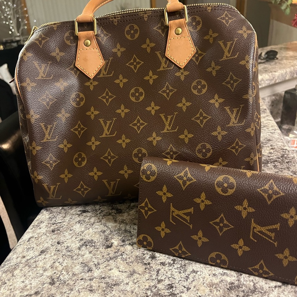 Louis Vitton purse and wallet